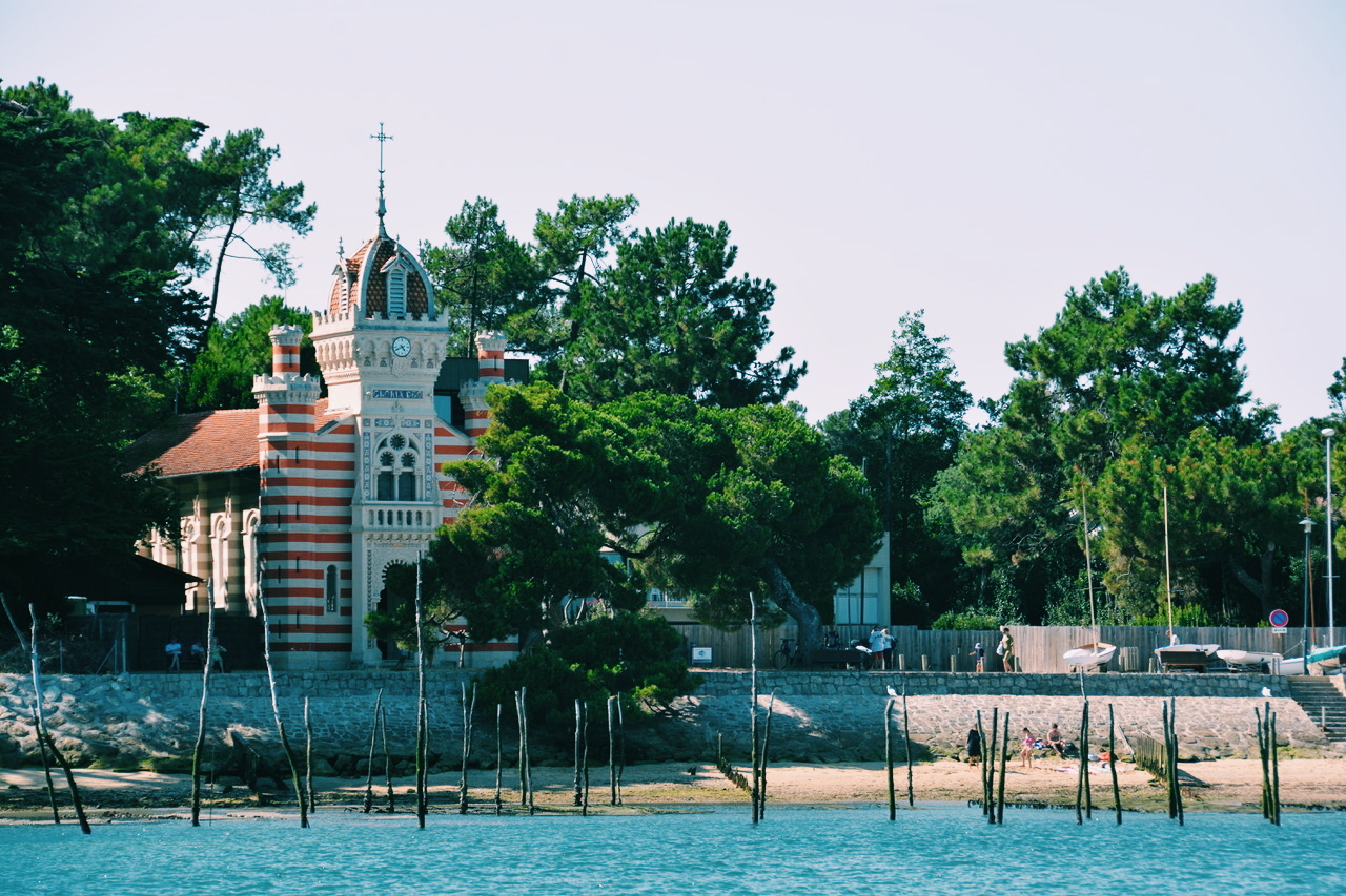 chapelle de l'herbe ©️marion girault-rime | quatre histoires | la première agence de communication print & web bilingue du bassin d'Arcachon et de la région