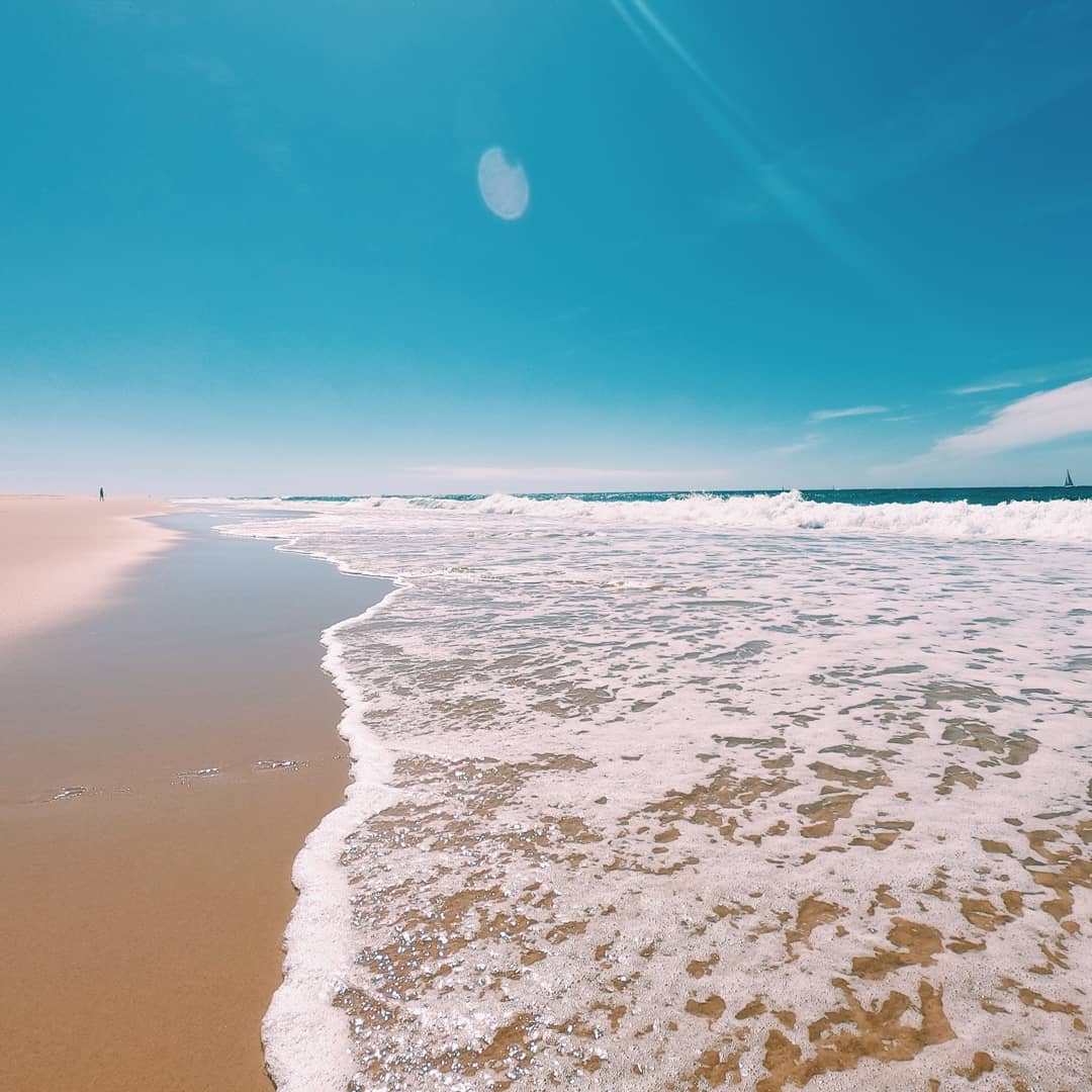 plage Cap Ferret, ciel bleu, eau translucide